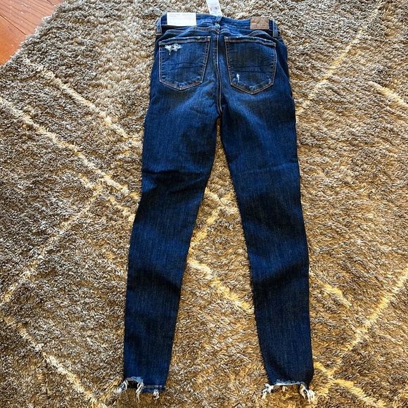 American Eagle Super hi-rise jegging size 2. Brand new never warn with tags. - Picture 3 of 4